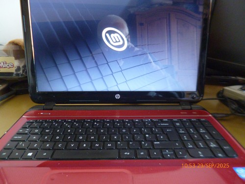 Laptops x 3 working. Selling as spare/repair/parts(Ref:4) - Picture 2 of 12