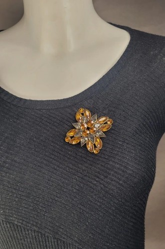 ANCIEN PENDENTIF BRELOQUE. Décor d'Une Fleur de Lys en Métal Argenté ou Argent ? EUR 9,99 - FR
