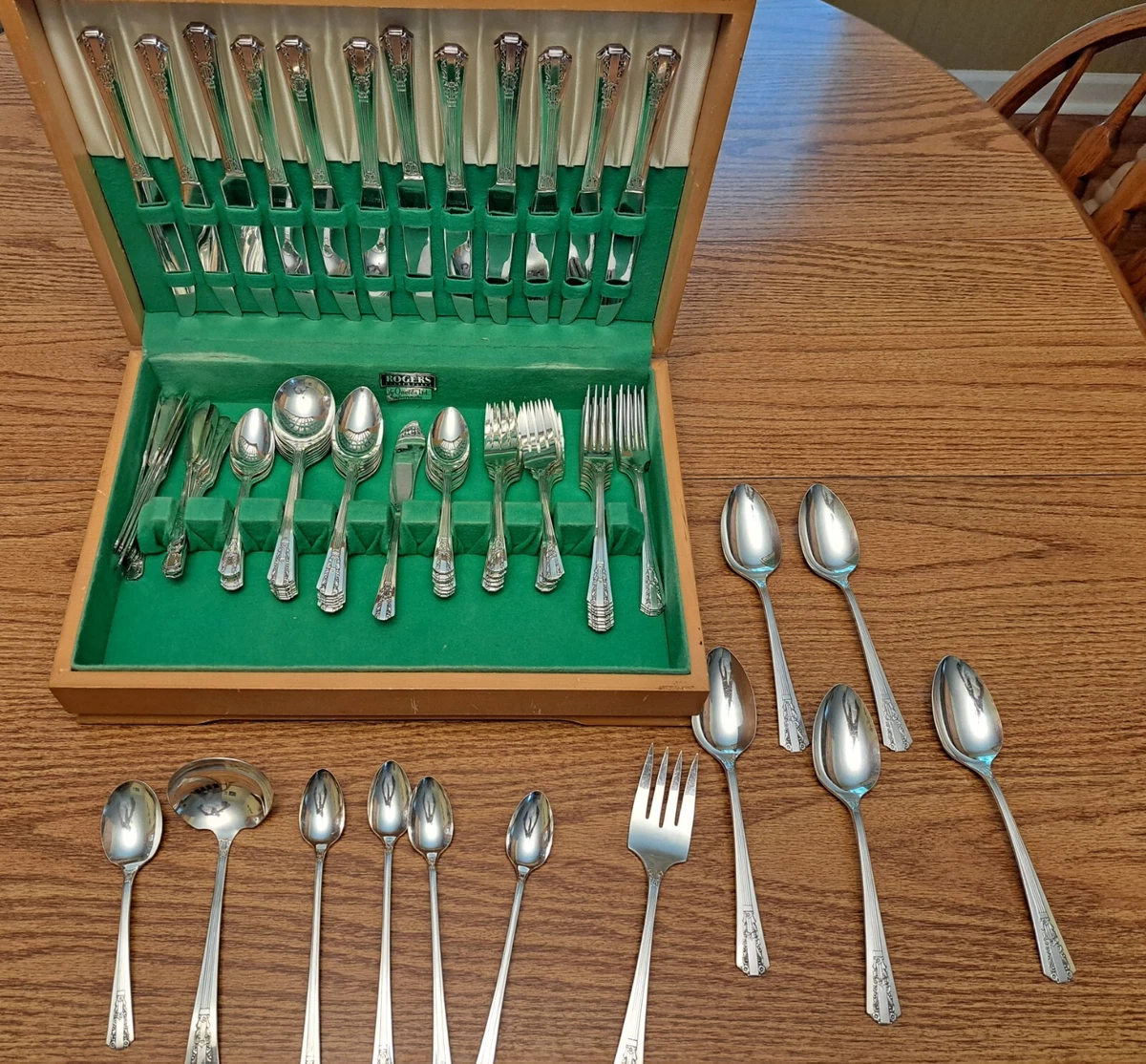 Wm. Rogers Post - 1940 A Flatware-Set Antique US Silver-Plated