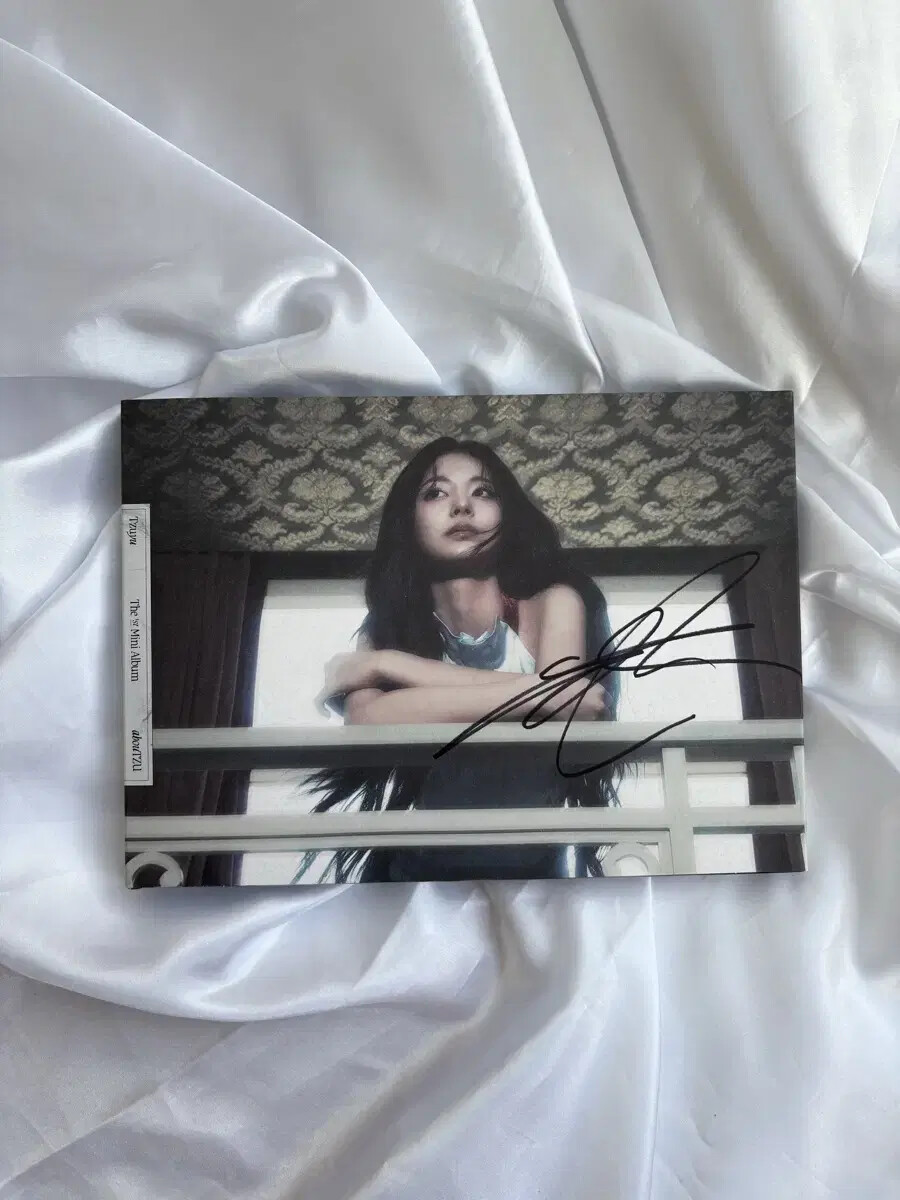 Twice Tzuyu abouTZU Run ver サイン付きCD Tzuyu (Twice) - abouTZU (Run version) (Walmart Exclusive