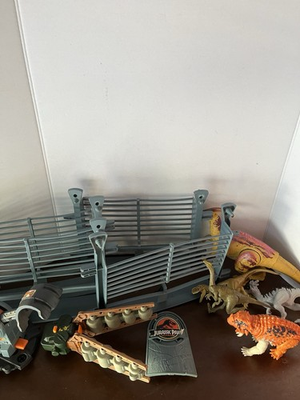#ad Kenner Vtg Jurassic Park Command Compound Fence Lot Of 4 Ex Parts Figures Lot $45.00