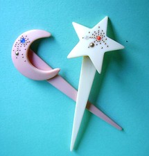 2005 / DEUX PIQUES A CHIGNON "LUNE ET ETOILE" EN PLASTIQUE