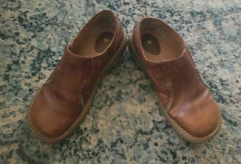 Zapatos para mujer Dr. MARTENS de cuero marrón claro sin cordones talla 9 M Foto 4 de 4