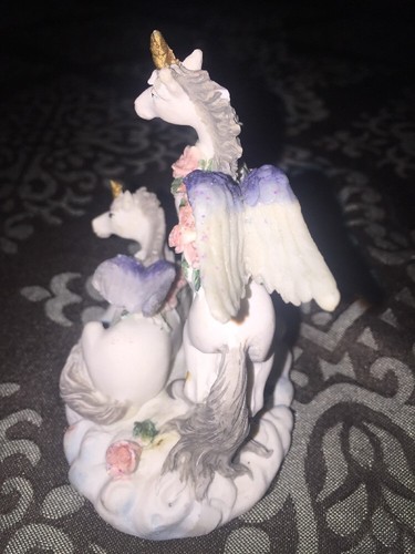 A MOTHER AND HER YOUNG UNICORN LAYING ON A CLOUD FIGURINE 3"x3" - Picture 2 of 11