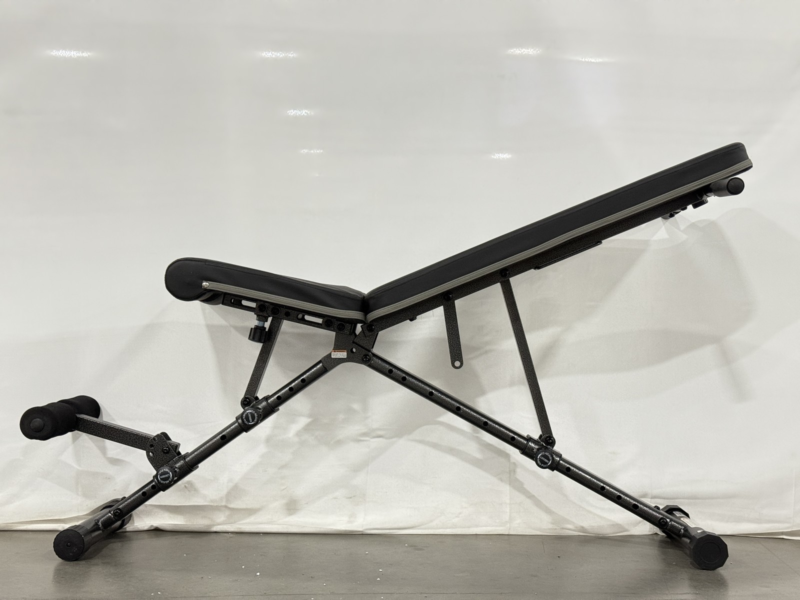 СКАМЬЯ С РЕГУЛИРУЕМЫМ ВЕСОМ НА ПЕРЕКЛАДИНЕ ПОД УГЛОМ 90 ТРЕНИРОВОЧНАЯ СКАМЬЯ ВЕСОМ 1000 ФУНТОВ ДЛЯ ТЯЖЕЛЫХ УСЛОВИЙ ЭКСПЛУАТАЦИИ 24290₽