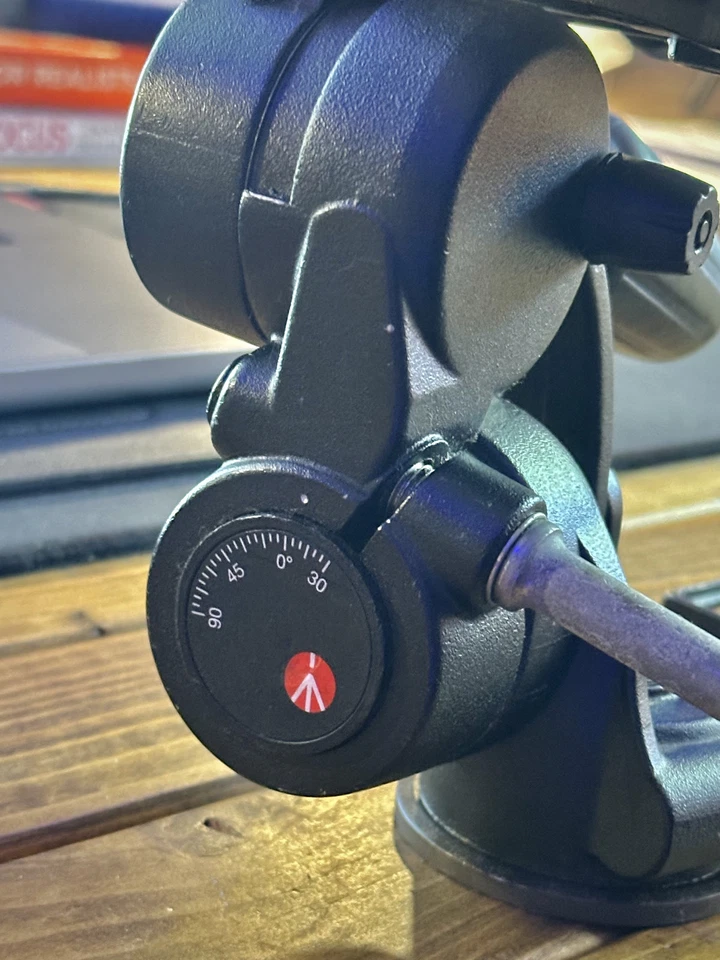 Good Condition Manfrotto 808RC4 3-Way Tripod Head + 2X 410PL Plates - Image 3 of 4