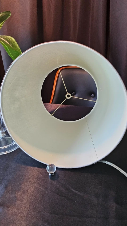 "Lámpara de mesa contemporánea de bola de cristal acrílico apilado transparente de 29"" con pantalla gris" Foto 4 de 4