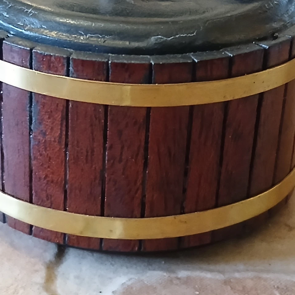 LIVE STEAM BOILER VERTICAL WOOD CLAD BRASS BANDED 1/4 x 40 this INLET / OUTLET - Image 3 of 4