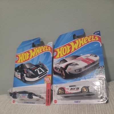 Hot Wheels lot of 2  Ford GT 40 '67 Ford GT40 MK.IV and BORLA FORD GT 
