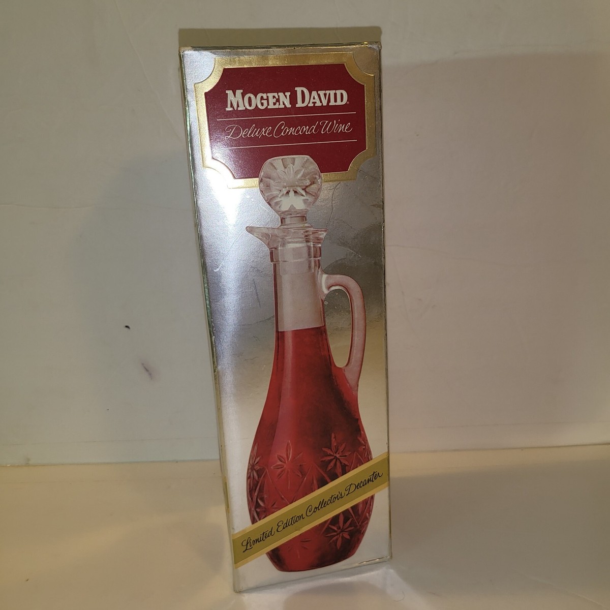 Mogen David Concord Wine Limited Edition Collectors Glass Decanter 