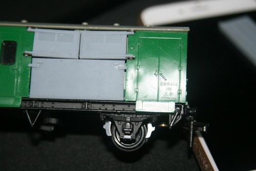 HORNBY DUBLO 4316 Pferdebox Ersatztüren ABHD 13 - in schwarz oder grau | Condition: New