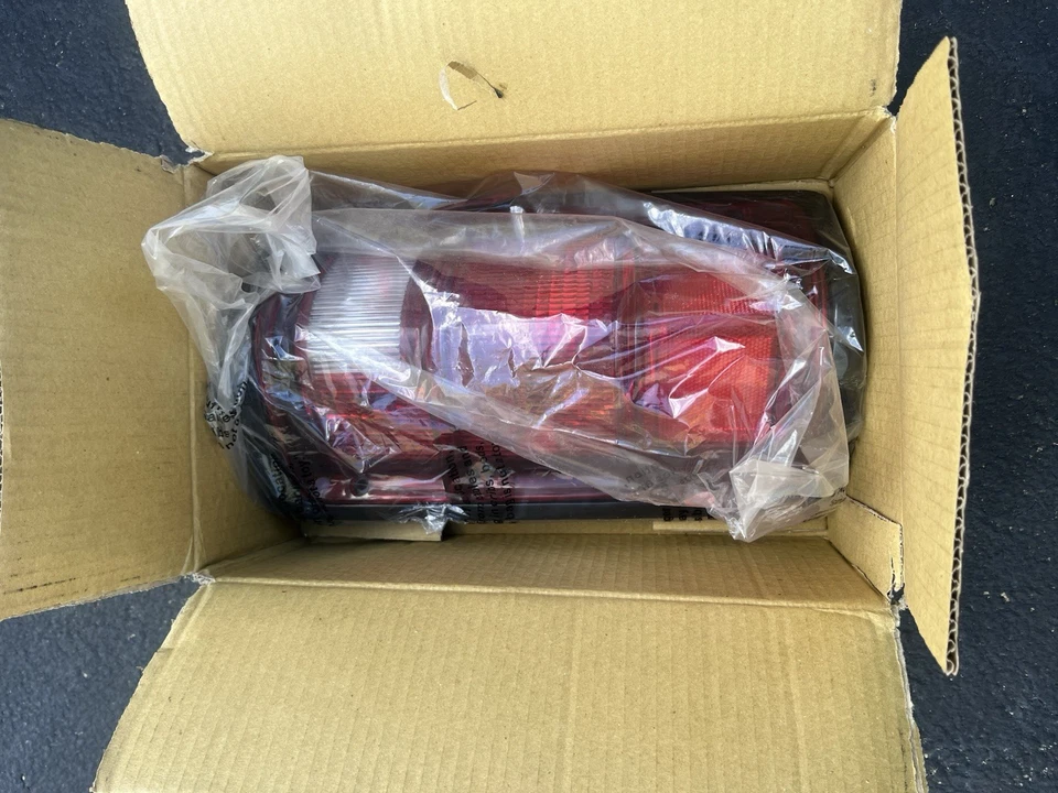 Conjunto de luz trasera - regular TYC 11-3191-01 para Dodge Dakota 88-96 Foto 2 de 3