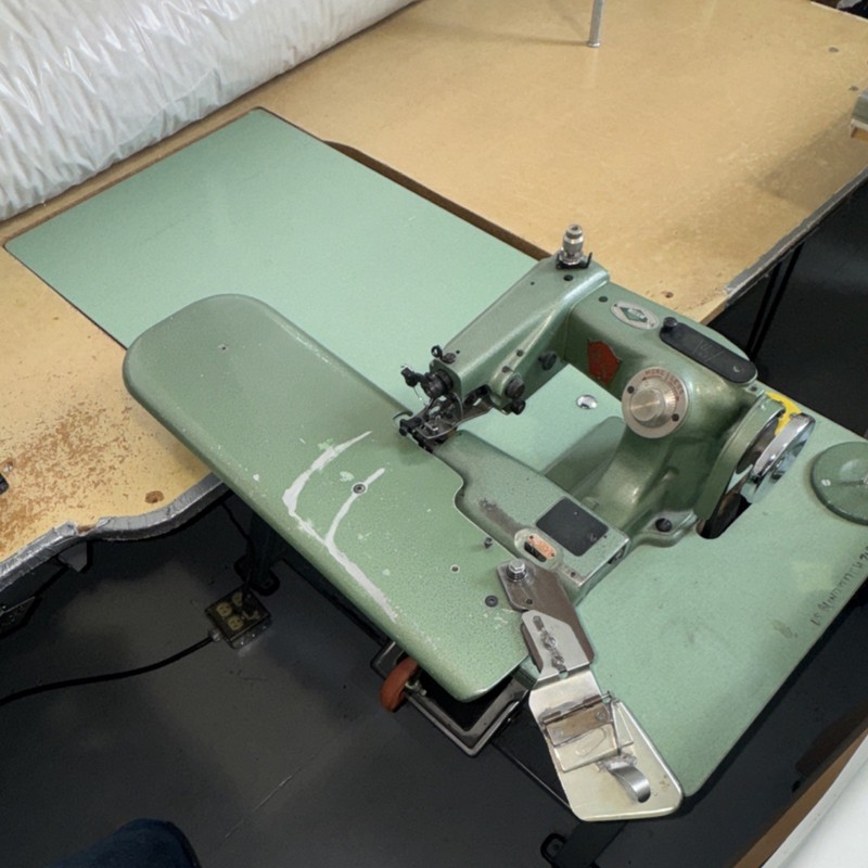 US Blind Stitch Machine 718-9 Industrial Sewing Machine with table and motor 