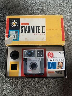 Classic Vintage Kodak Brownie Starmite II Camera in Box w Flash 