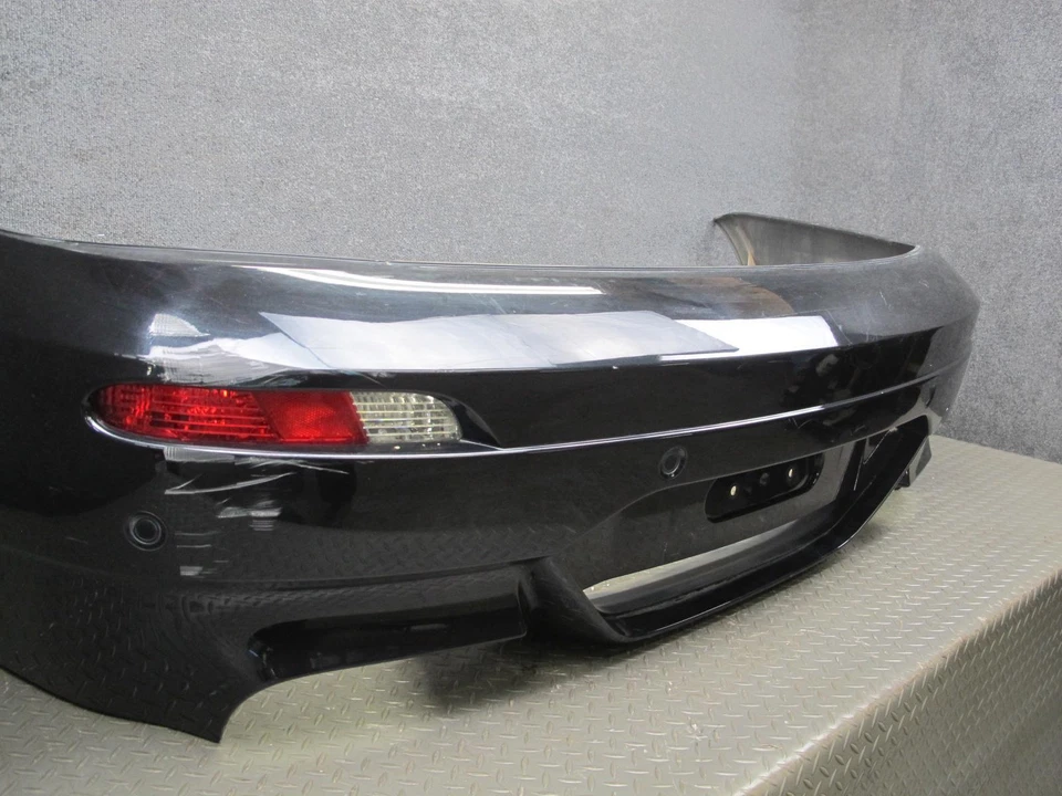 BMW E63 E64 M6 2006-2010 CUBIERTA DE PARACHOQUES TRASERO CON SENSORES PDC y luces Foto 3 de 4