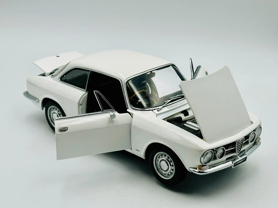 1:18 Alfa Romeo 1750 GTV -- White -- AUTOart Millennium 70106 - image 3 of 4