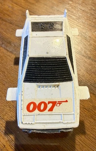 VINTAGE CORGI JUNIOR 007 JAMES BOND LOTUS ESPRIT. 1:64 DIECAST. SPY WHO LOVED ME