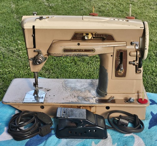 Vintage Singer Sewing Machine 403A Slant-O-Matic