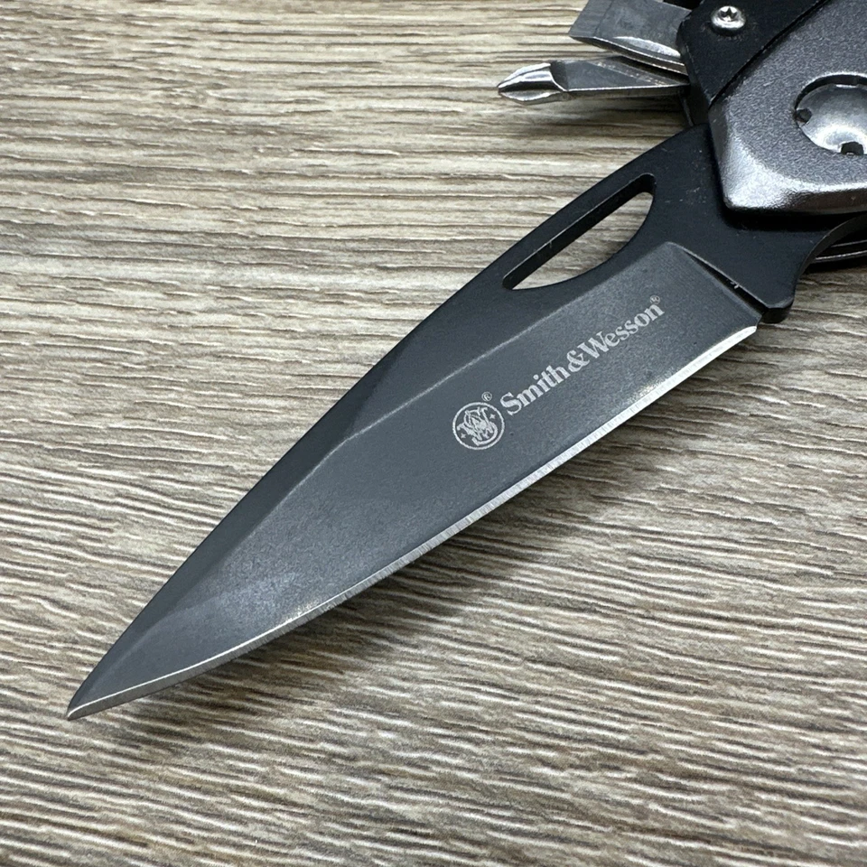 Smith & Wesson Carabiner Folding Multi Tool Knife Stainless Steel Blade - Image 3 of 4