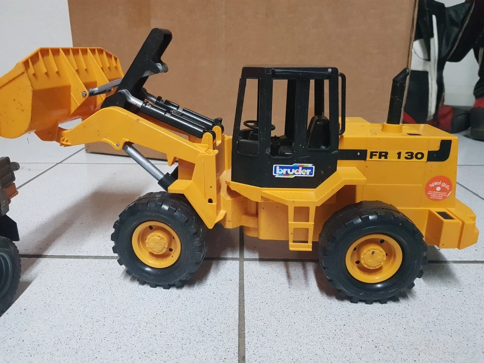 GIOCATTOLI PLASTICA Bruder. TRATTORE RUSPA CAMION scala 1:16 - Immagine 4 di 4