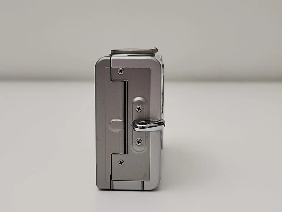 Canon IXUS 400 Silver Compact Digital Camera FOR PARTS OR REPAIR - Image 4 of 4