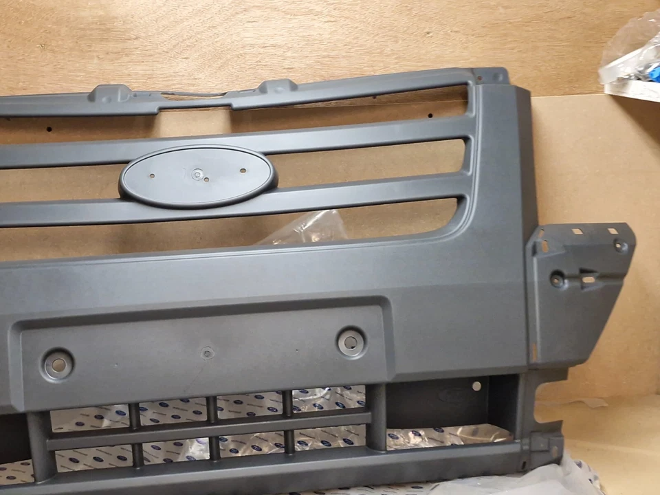 Ford Transit Mk7 Radiator Grille And Front Bumper Cover 1709130 Genuine NEW - Image 4 of 4
