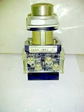 Allen-Bradley 800H-JK42 SELECTOR SWITCH 600V AC MAX 10A