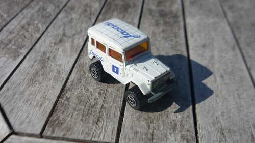 Majorette Toyota 4x4 LKW mit Jacadi Etiketten in gutem Zustand.
