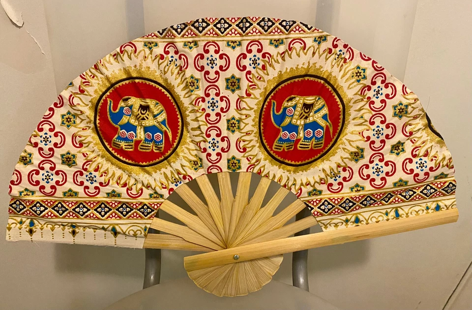 粉丝泰国折叠白色红色大象手木制泰国装饰พัดช้างเผือก — 第 3/4 张图片