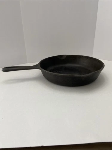 Vintage Wagner 9” F Series Cast iron Skillet