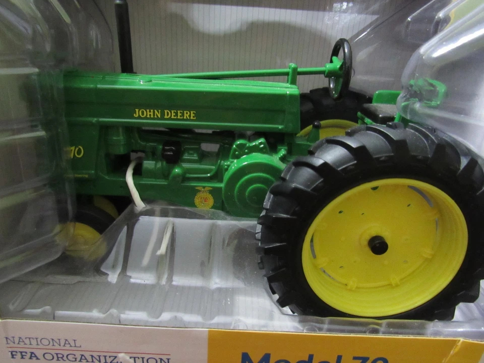 ERTL 1/16 FFA JOHN DEERE MODEL 70 TRACTOR - NIB - NEVER DISPLAYED - Image 3 of 4