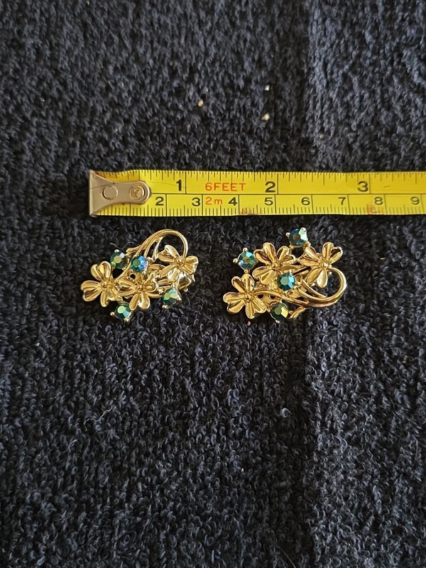 Vintage Delsa Gold Tone Clip On Earring Clover Gem Rhinestone