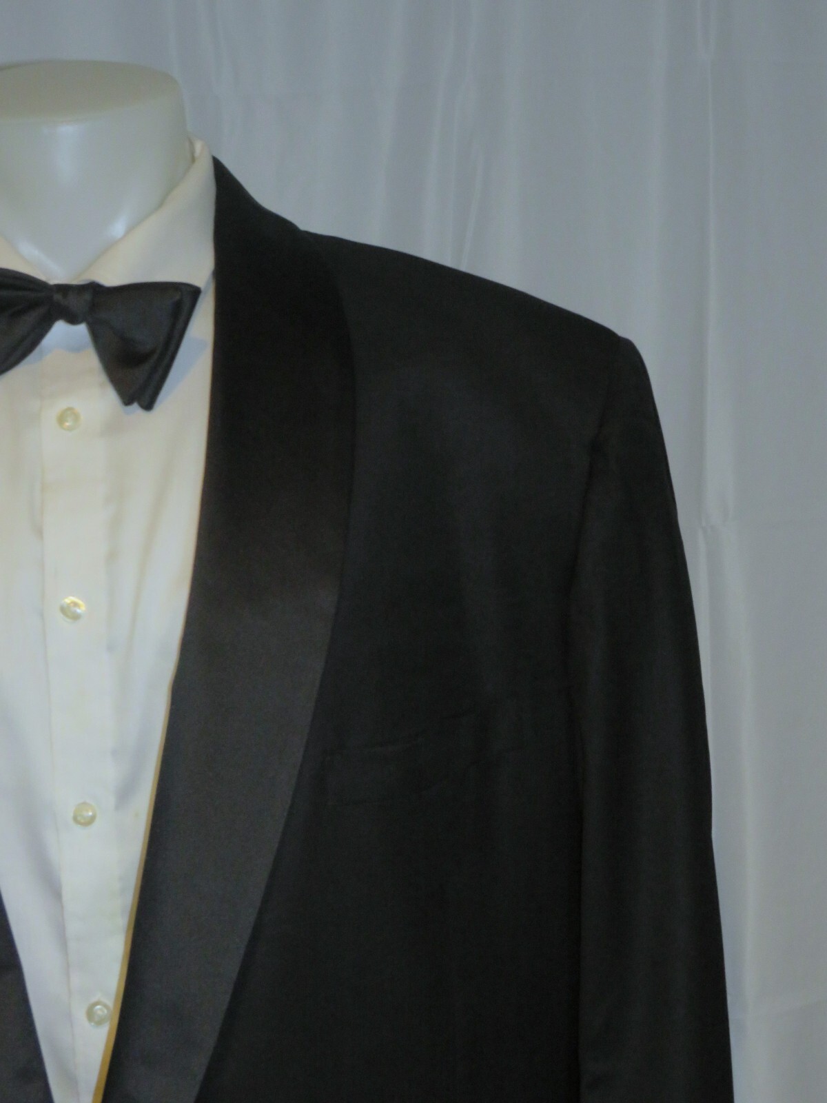 Tom James Bespoke Solid Black One Button Shawl Co… - image 5