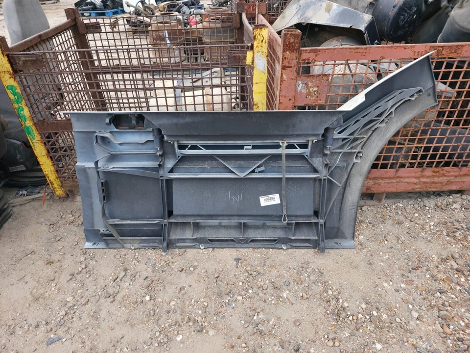 FALDA/CARENADO LATERAL VOLVO VNL cabina Foto 4 de 4