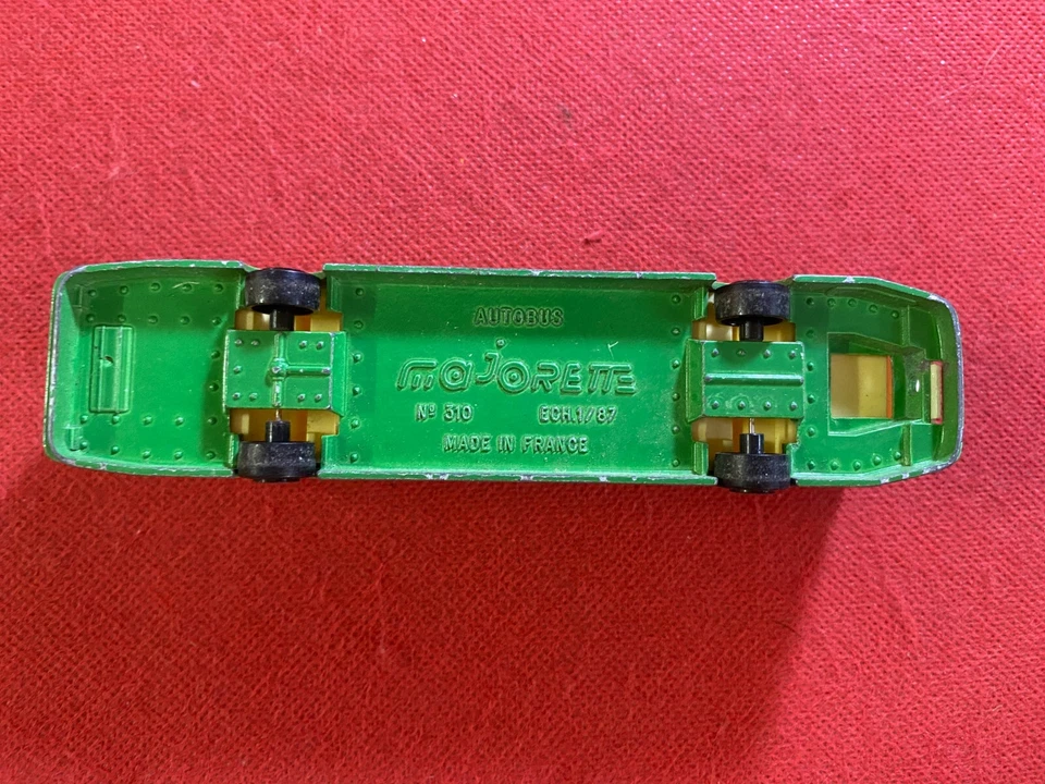 MAJORETTE AUTOBUS N. 310 CONCORDE CHAMPS ELYSEES scala 1:87 metallo Bianco Verde - Immagine 3 di 3