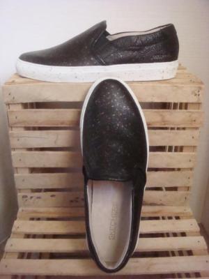 skechers vaso slip on