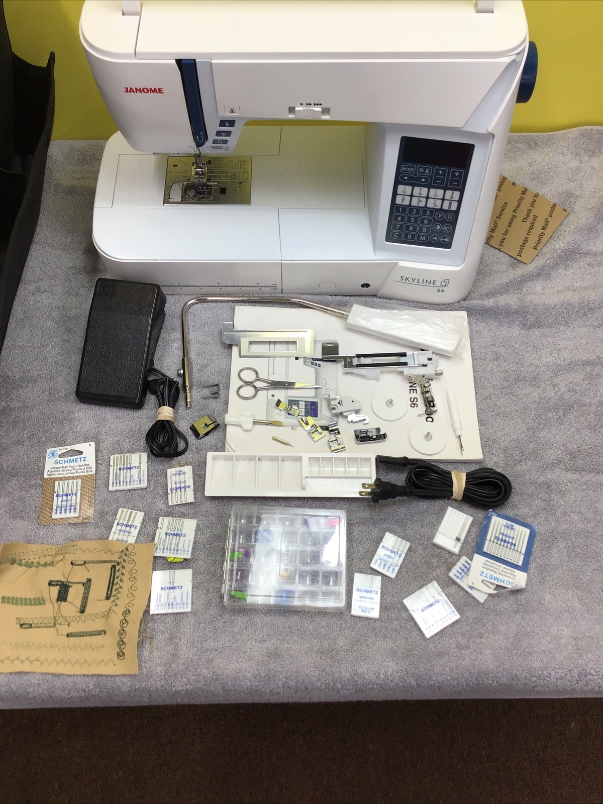 Janome Skyline S6 Sewing Machine(everything In Pictures Is Included)