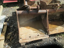 BUCKET -  2' BUCKET 35MM PINS 135MM GUSSET 175 PIN TO PIN CENTRE PLUS PINS