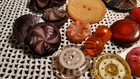 Buttons Antique Lot Of 22 Great Colors Lucite Celluloid Plastics Figural, Shapes — photo 3