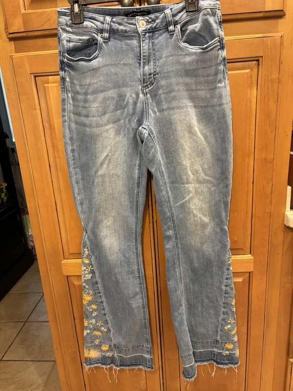 Embroidered Floral Jeans Hippie Ashley Mason Premium Women’s Size 9/29