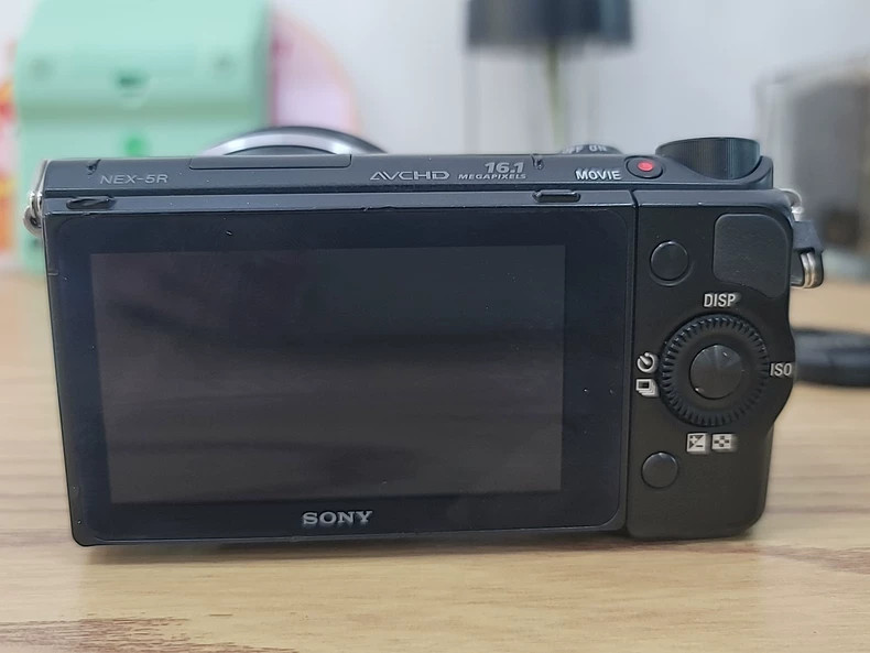 Sony Alpha NEX-5R 16.1MP Flip Screen Mirrorless Digital Camera