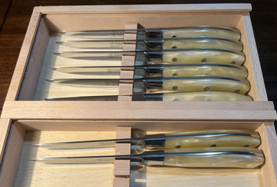 Alain Saint-Joanis Chateaubriand Steak Knives Mother of Pearl Set of 8 Mint NIB