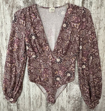 BLUE BUTTERCUP Women's Size S Purple Floral Kint Deep V-neckline L/S Bodysuit