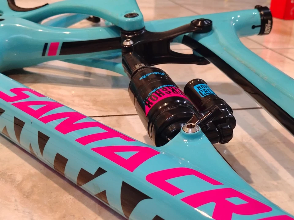 Cuadro de bicicleta de montaña Santa Cruz Nomad C carbono suspensión completa 27,5” mediano 2015 Foto 4 de 4