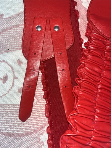 Vintage Red Ladies Belt Elasticated PVC 10-14 Ruffled Two Strap Buckle Y2K - Picture 3 of 7