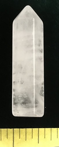 QUARZ KRISTALL polierter kleiner Turm-Obelisk.  2-1/8 hoch und 1/2" breit. - Bild 1 von 4