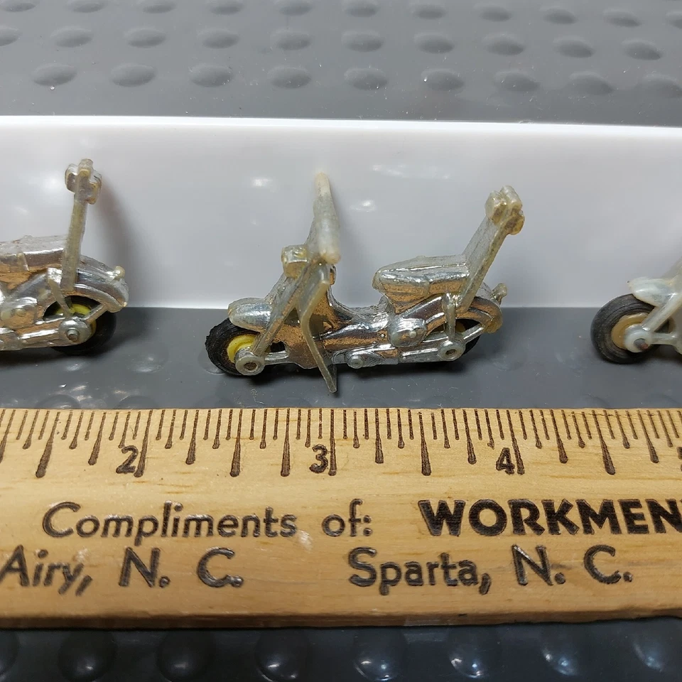 3 - Scooter Honda Cub Tootsietoy años 60 con barra Sissy plástico miniatura cromo  Foto 3 de 4