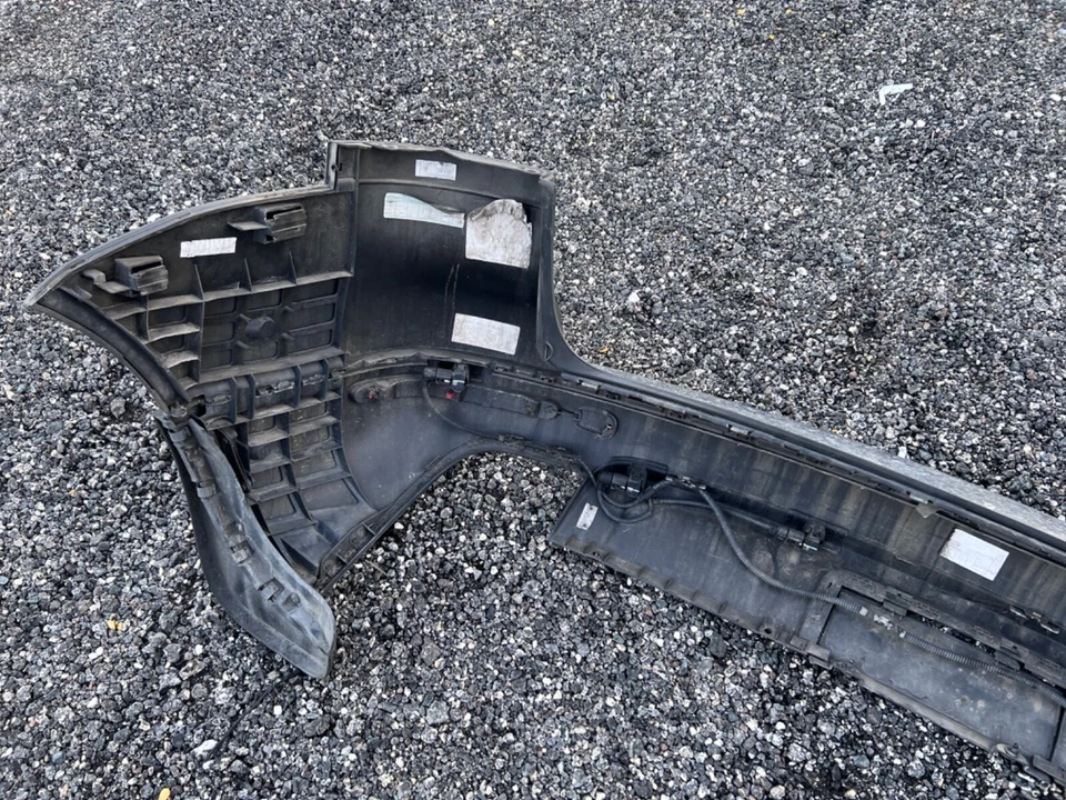 Cubierta del parachoques trasero Volkswagen Touareg 2010 Foto 3 de 4