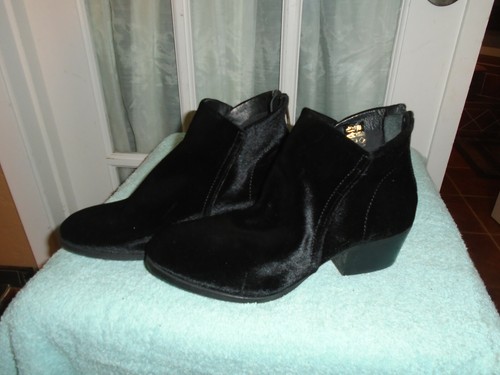 H By Hudson London Apisi Velvet Ankle Boots Black Size 8.5/9 39 Back Zip - Picture 2 of 8