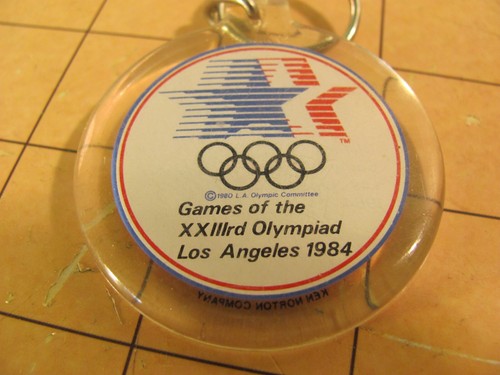 Vintage 1984 Los Angeles Games of the Olympiad Round Keychain - Picture 2 of 6